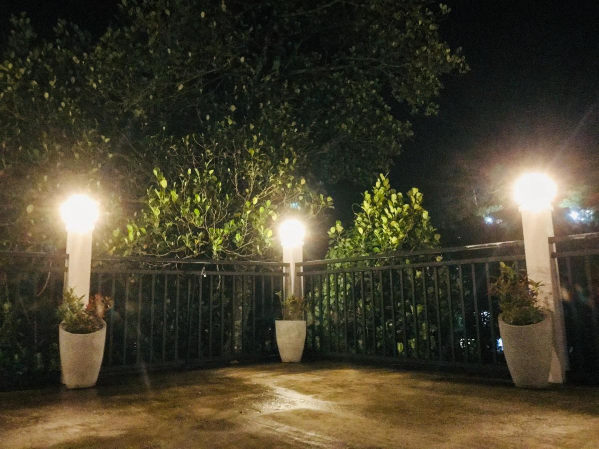 Tranquil Quarter Hotel แคนดี้ ภายนอก รูปภาพ
