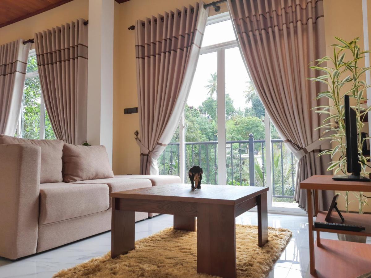 Tranquil Quarter Hotel แคนดี้ ภายนอก รูปภาพ