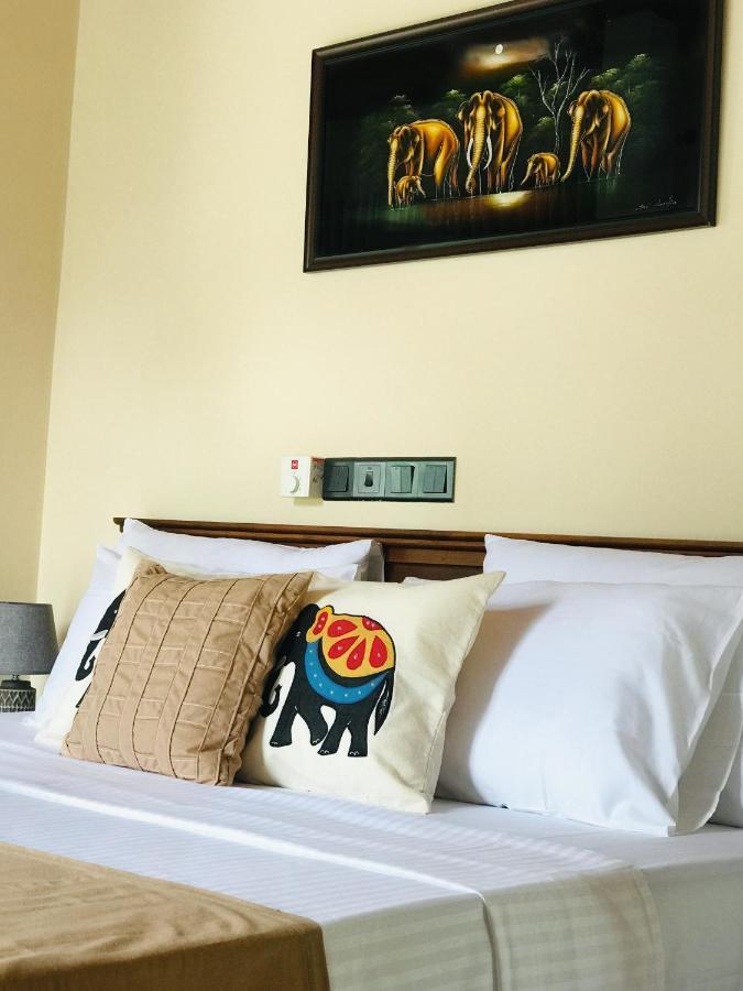 Tranquil Quarter Hotel แคนดี้ ภายนอก รูปภาพ